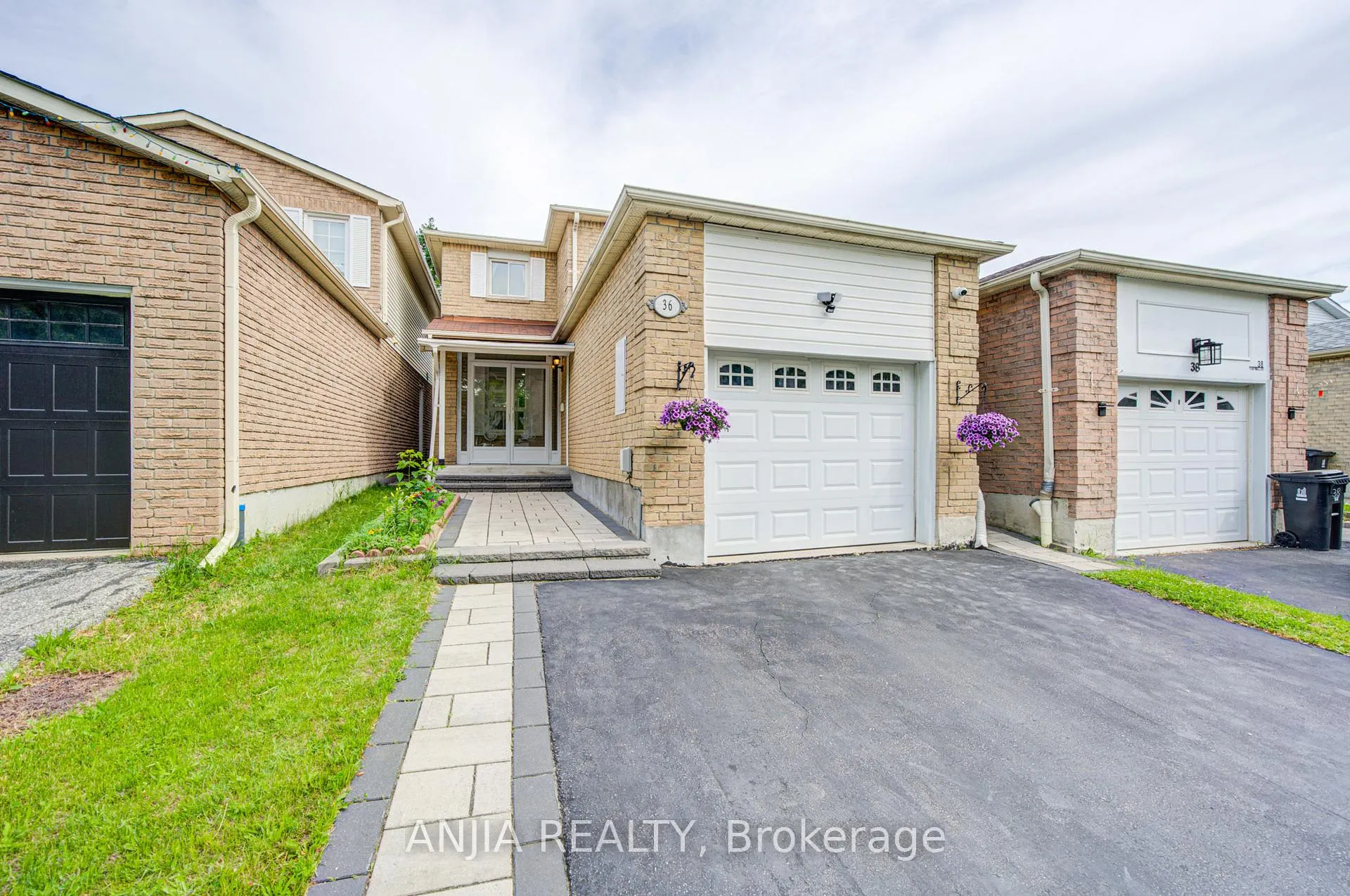 Photo 2 of 36 Ponymill Drive, Scarborough, Milliken — HOMEH