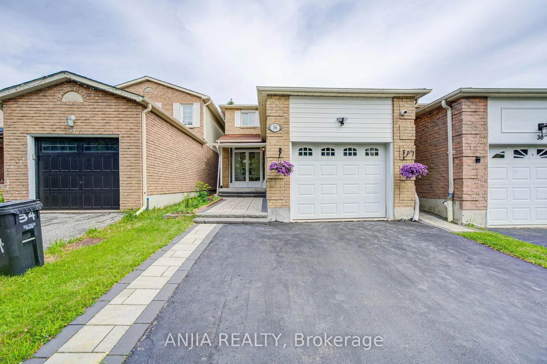 Photo 3 of 36 Ponymill Drive, Scarborough, Milliken — HOMEH