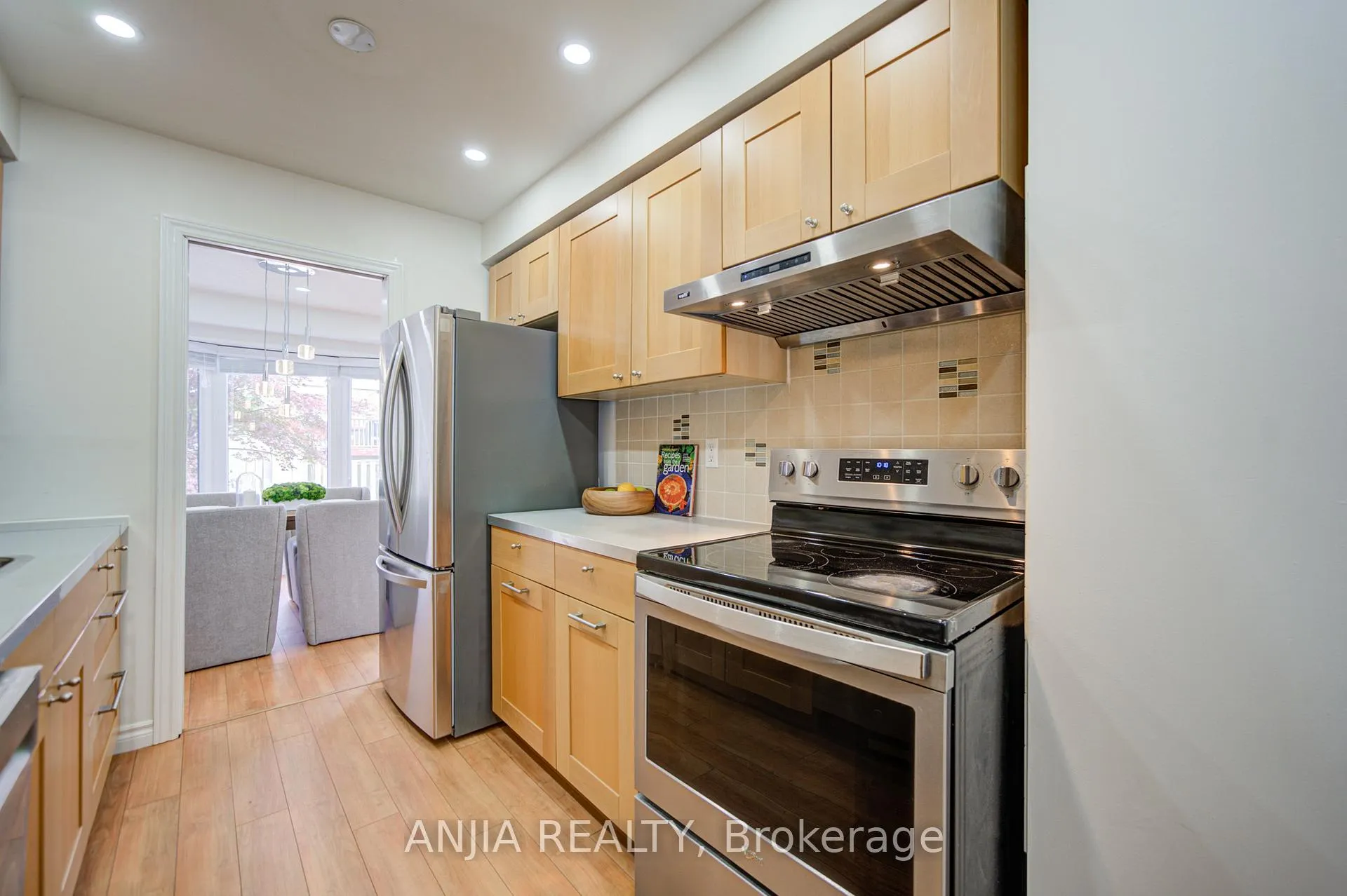 Photo 10 of 36 Ponymill Drive, Scarborough, Milliken — HOMEH