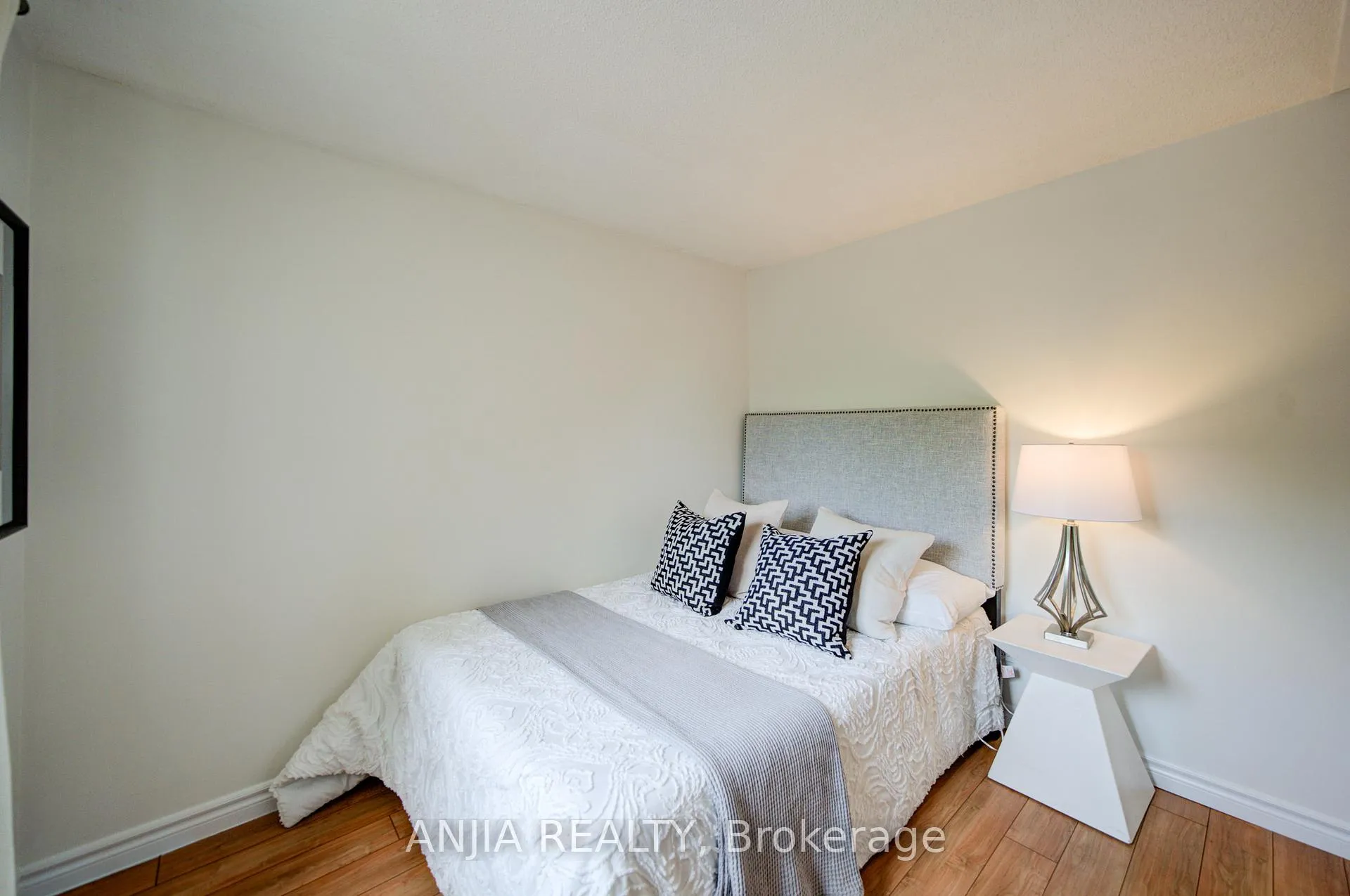 Photo 26 of 36 Ponymill Drive, Scarborough, Milliken — HOMEH