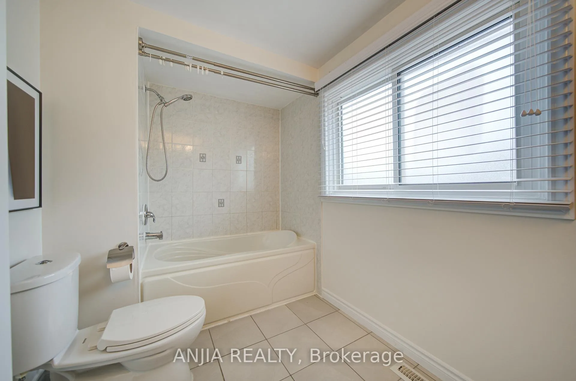 Photo 35 of 36 Ponymill Drive, Scarborough, Milliken — HOMEH