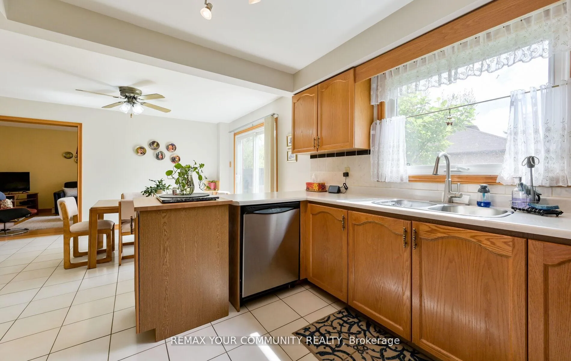 Photo 9 of 2 Ballard Crescent, Newmarket, Armitage — HOMEH