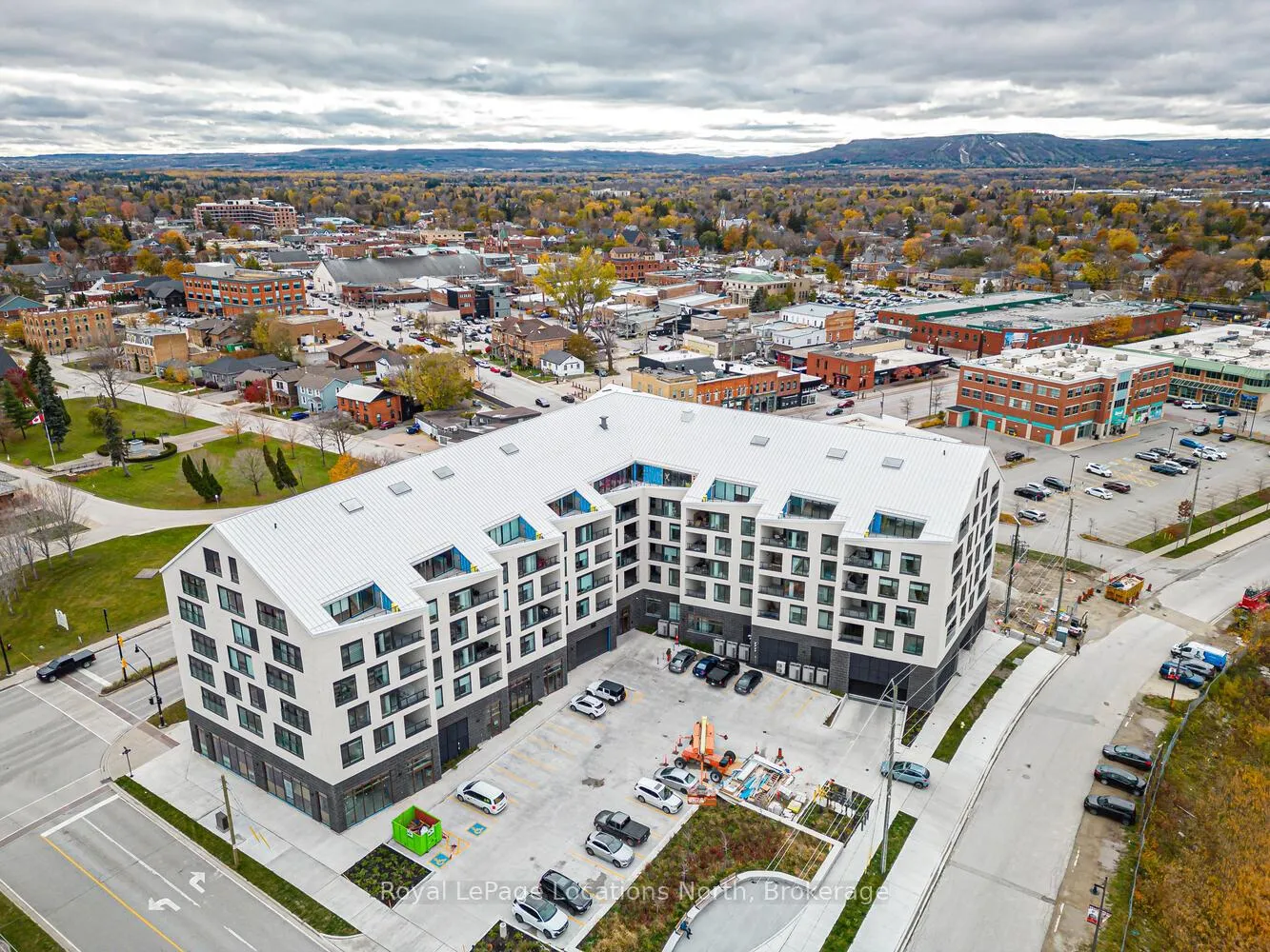 Photo 2 of Unit 603, 31 Huron Street, Collingwood — HOMEH