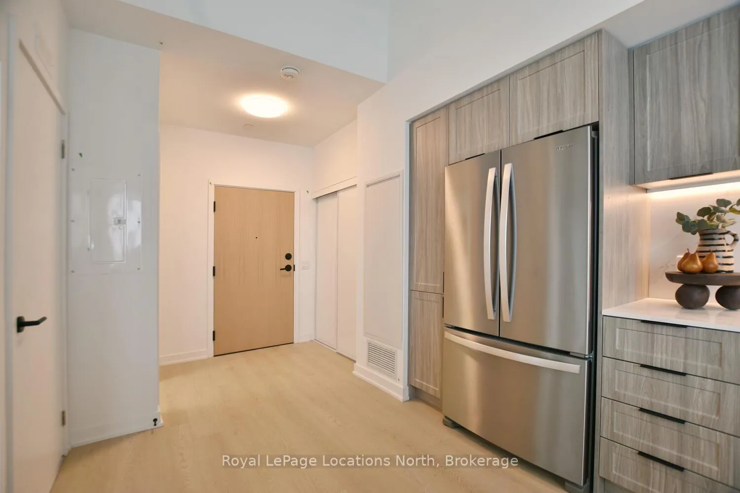 Photo 10 of Unit 603, 31 Huron Street, Collingwood — HOMEH
