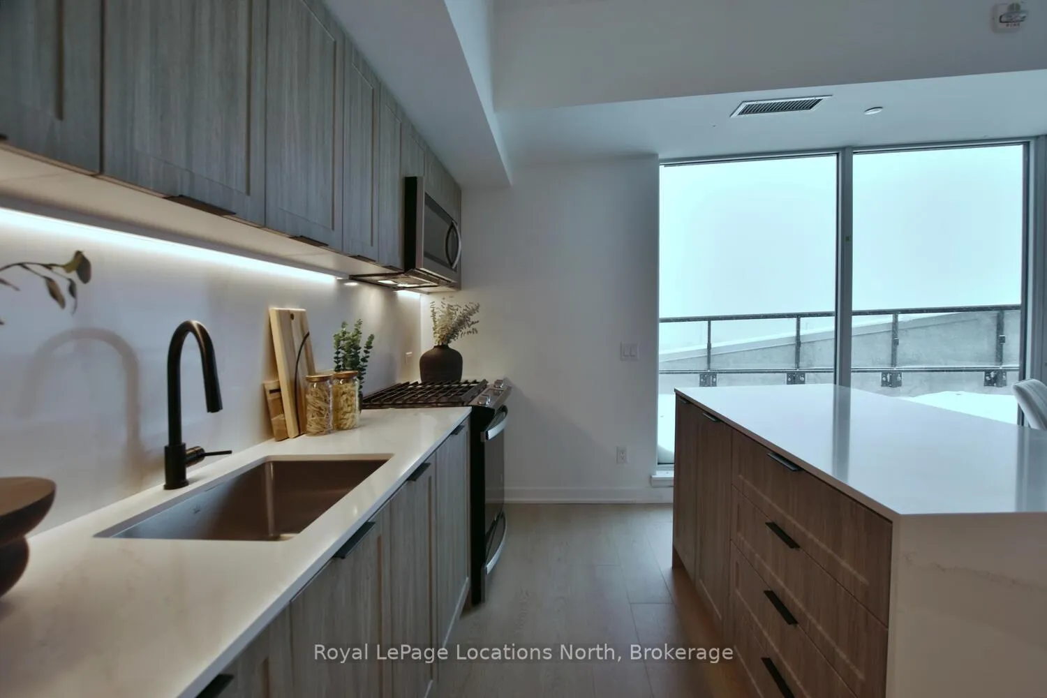 Photo 15 of Unit 603, 31 Huron Street, Collingwood — HOMEH