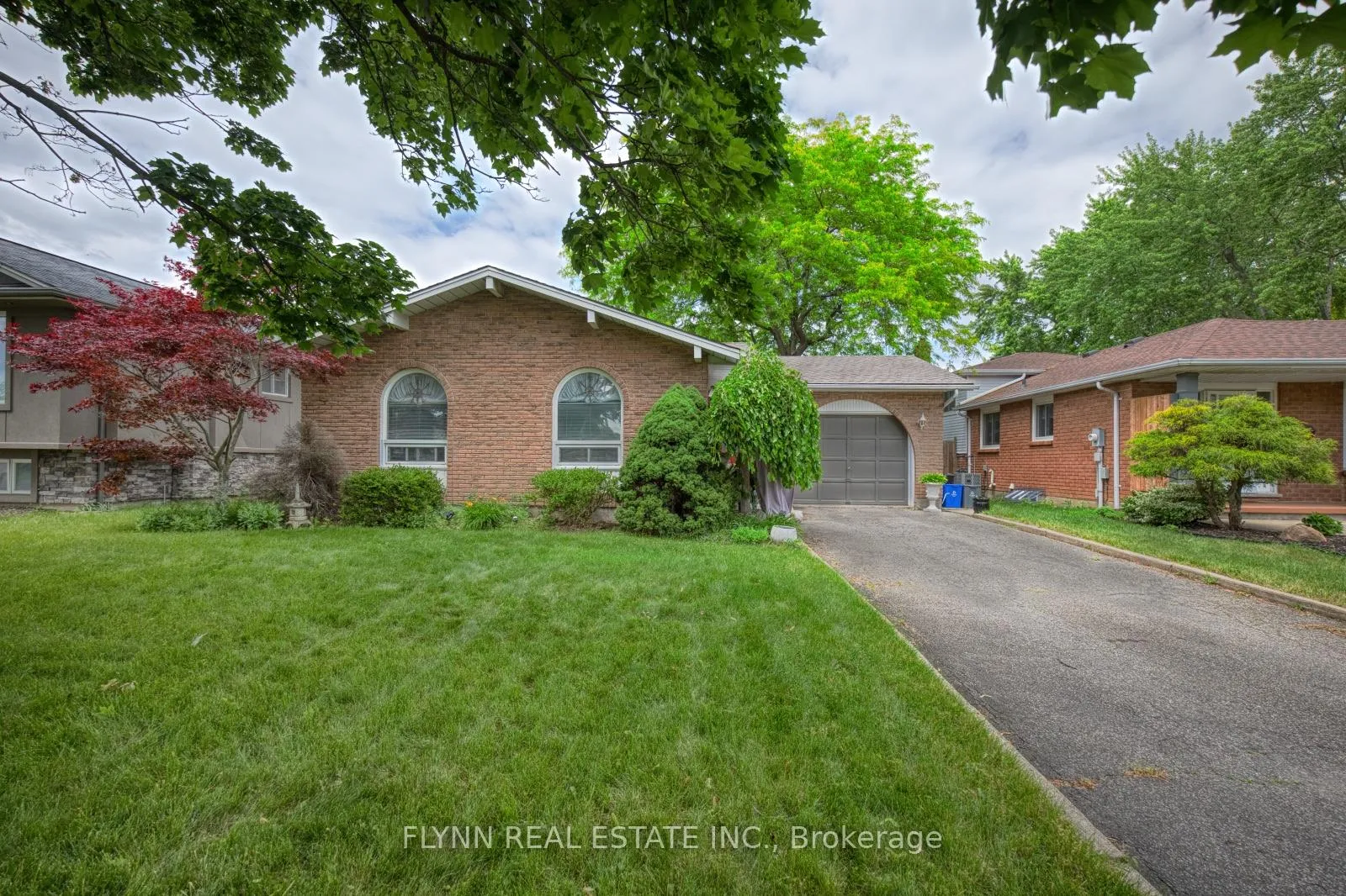 Photo 3 of 33 Adel Drive, St. Catharines, Carlton/Bunting — HOMEH
