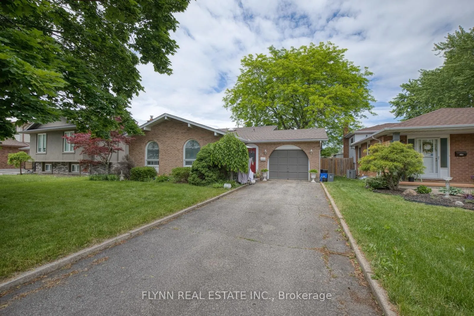 Photo 4 of 33 Adel Drive, St. Catharines, Carlton/Bunting — HOMEH