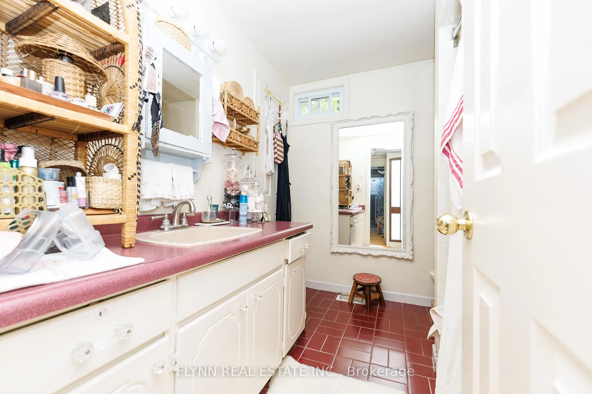 Photo 16 of 33 Adel Drive, St. Catharines, Carlton/Bunting — HOMEH