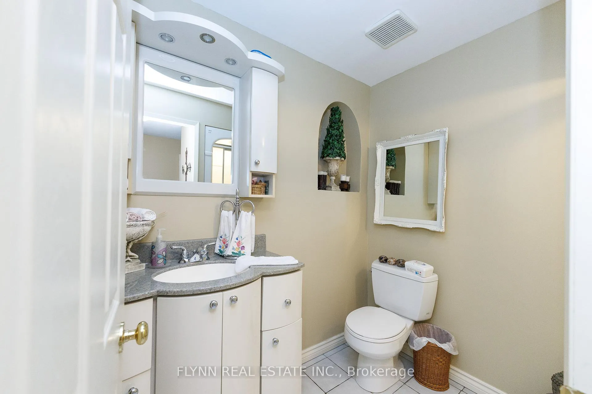 Photo 18 of 33 Adel Drive, St. Catharines, Carlton/Bunting — HOMEH