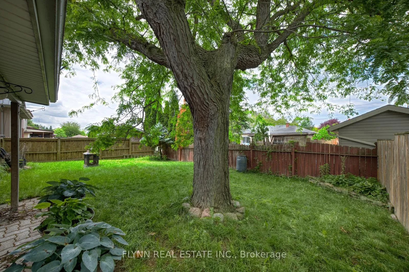 Photo 21 of 33 Adel Drive, St. Catharines, Carlton/Bunting — HOMEH