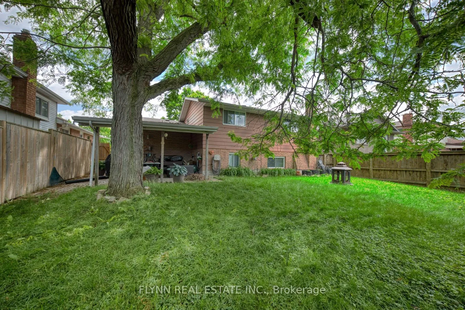 Photo 22 of 33 Adel Drive, St. Catharines, Carlton/Bunting — HOMEH