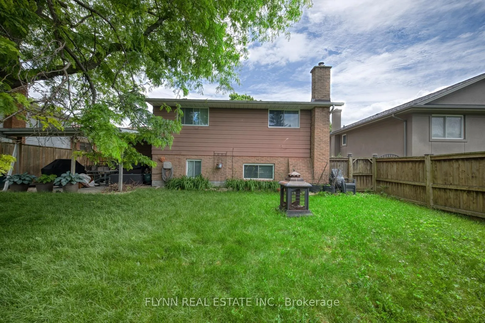 Photo 23 of 33 Adel Drive, St. Catharines, Carlton/Bunting — HOMEH