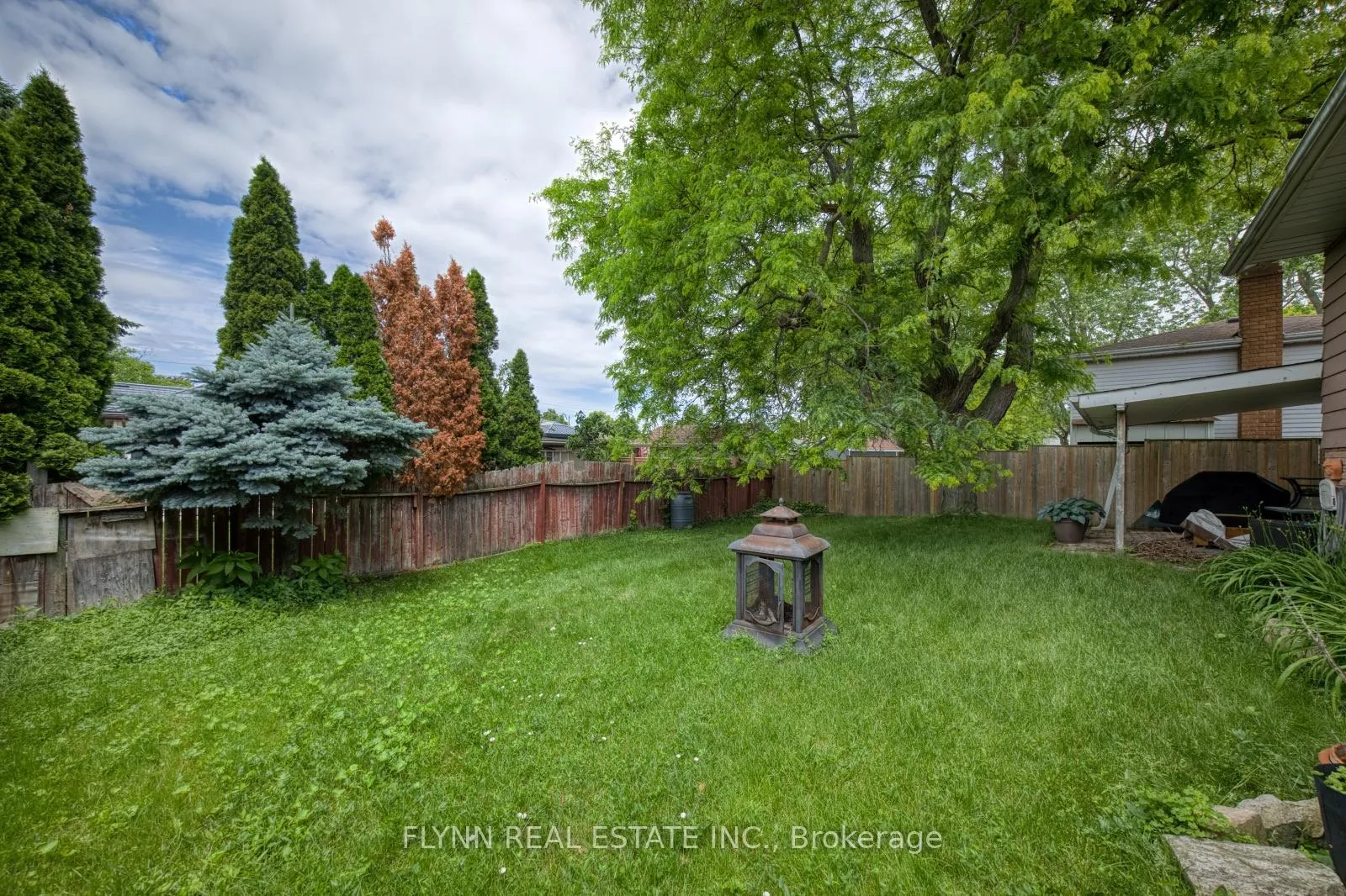 Photo 24 of 33 Adel Drive, St. Catharines, Carlton/Bunting — HOMEH