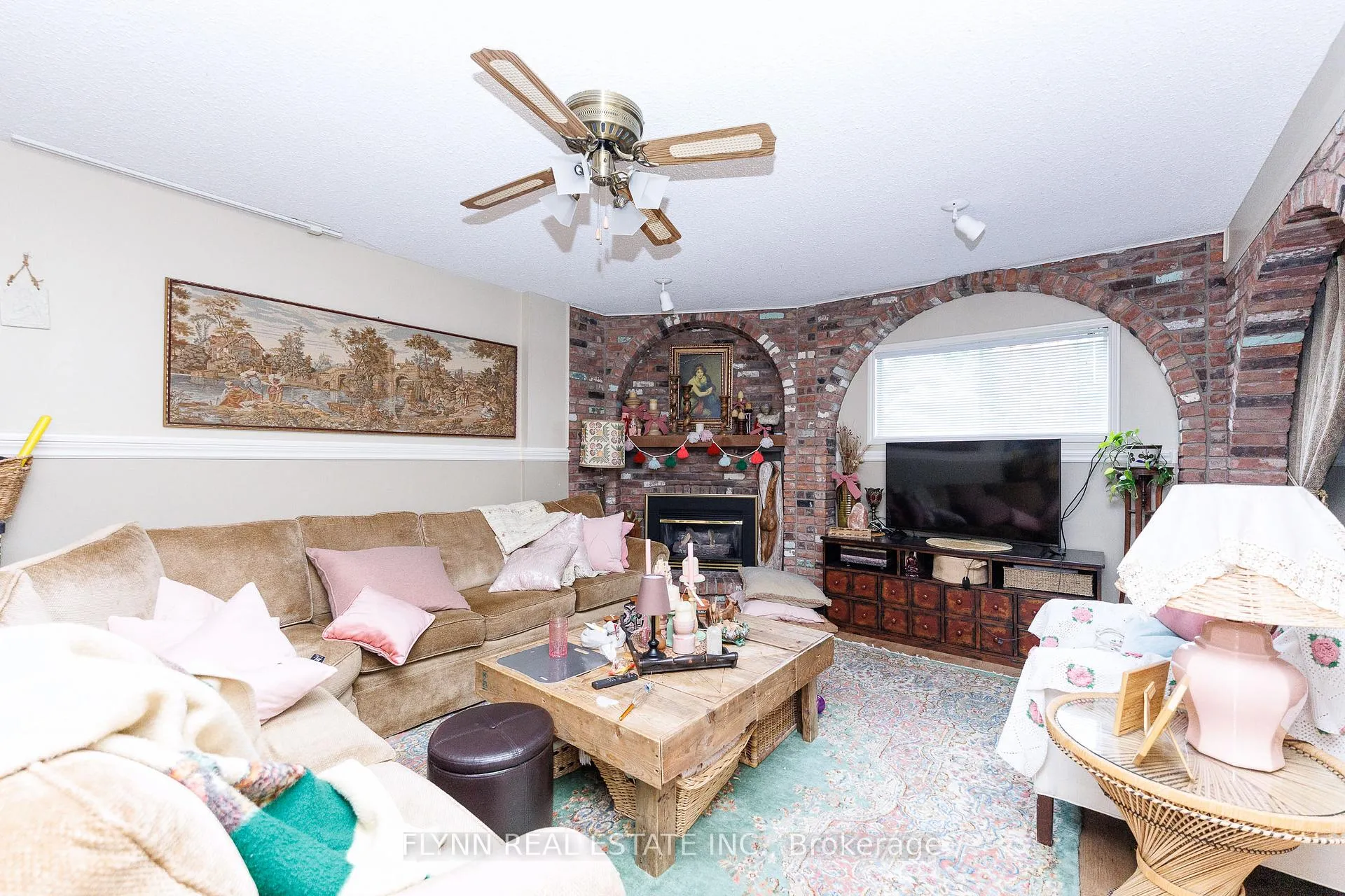 Photo 25 of 33 Adel Drive, St. Catharines, Carlton/Bunting — HOMEH