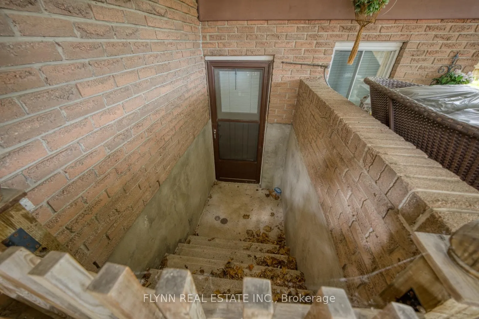 Photo 27 of 33 Adel Drive, St. Catharines, Carlton/Bunting — HOMEH