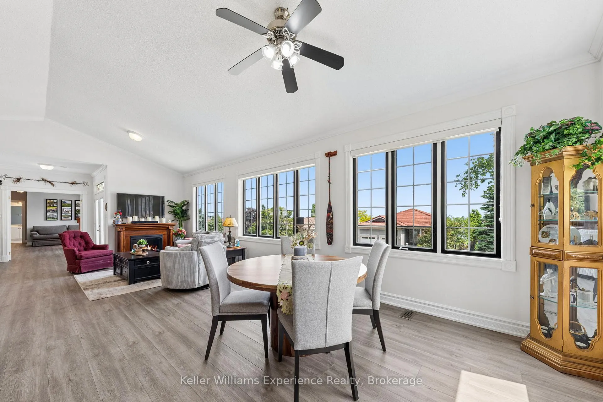 Photo 3 of 378 Aberdeen Boulevard, Midland — HOMEH
