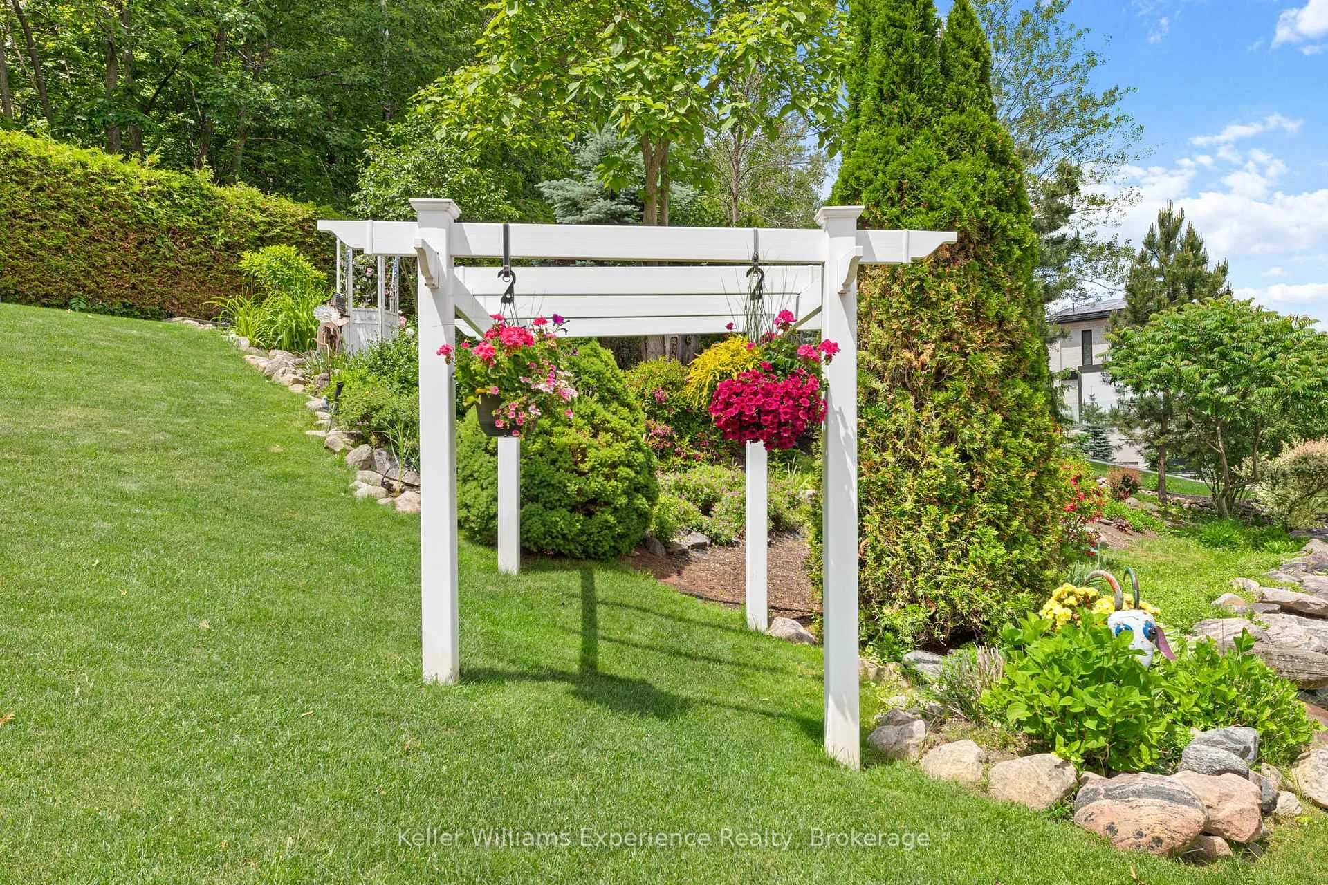 Photo 17 of 378 Aberdeen Boulevard, Midland — HOMEH