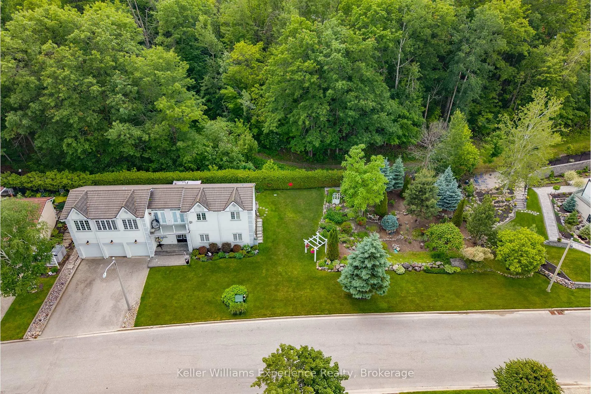 Photo 2 of 378 Aberdeen Boulevard, Midland — HOMEH