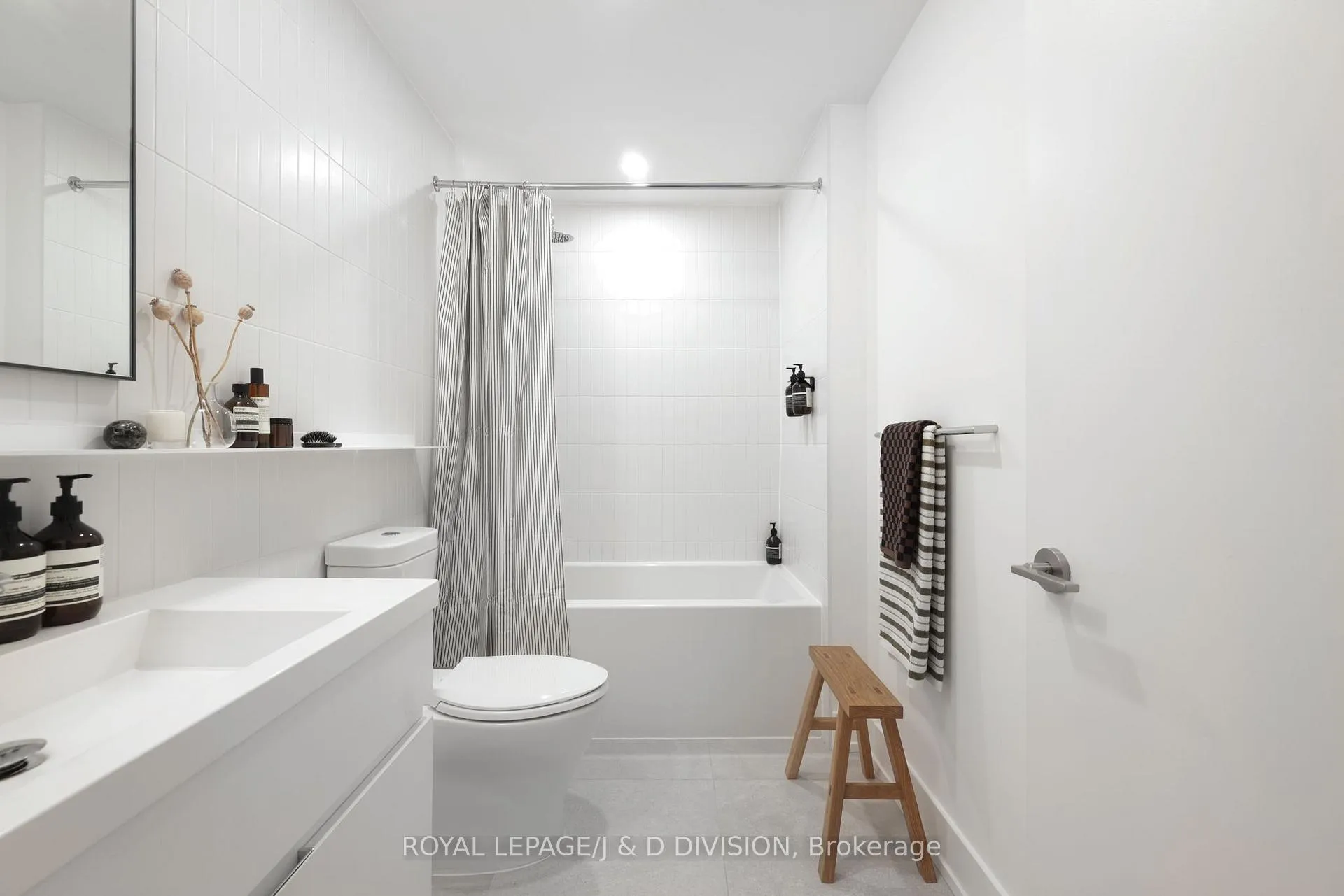 Photo 14 of Unit 405, 1239 Dundas Street W, Toronto, Trinity-Bellwoods — HOMEH