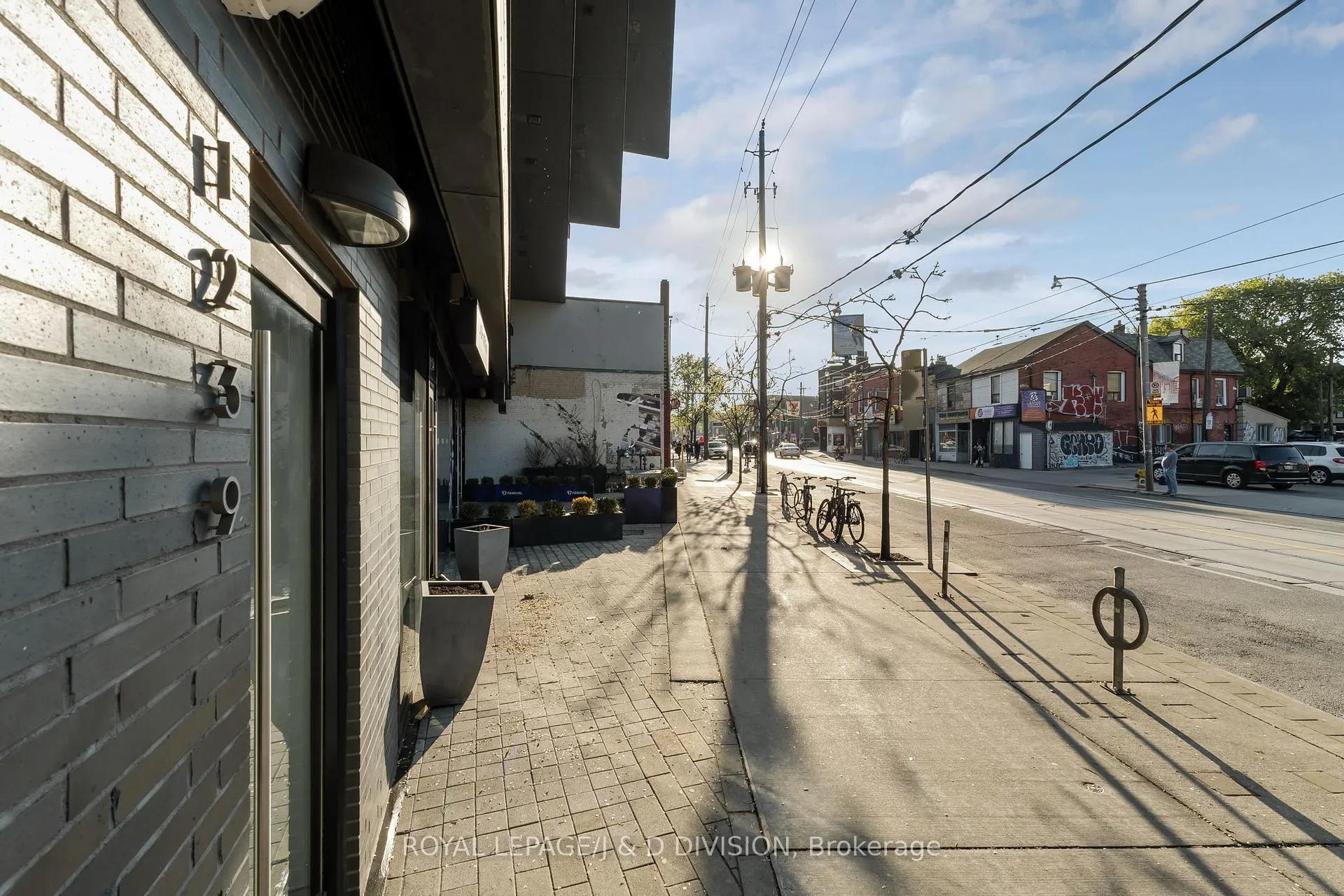Photo 17 of Unit 405, 1239 Dundas Street W, Toronto, Trinity-Bellwoods — HOMEH