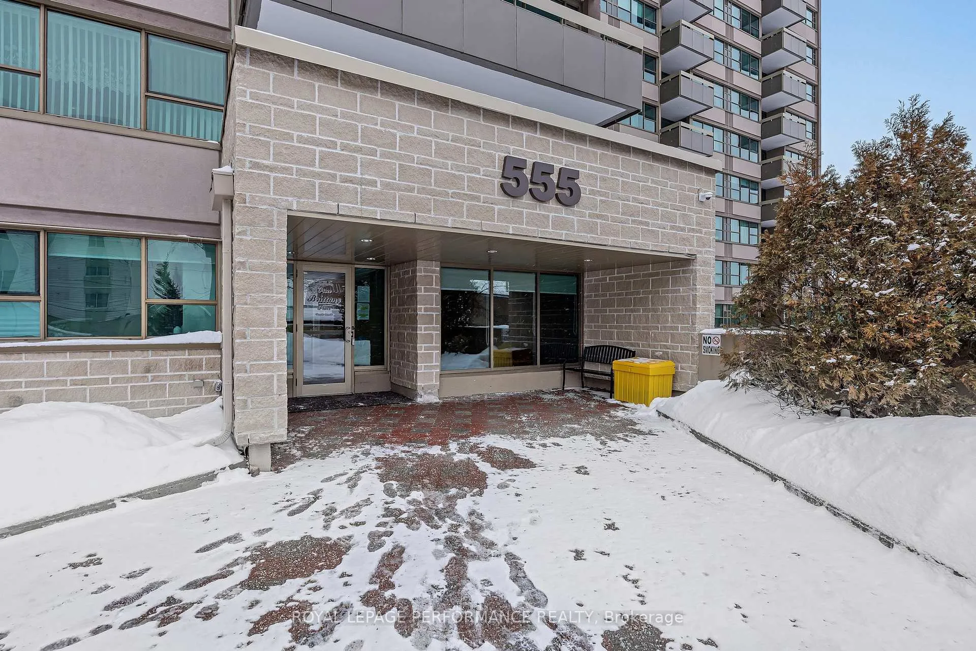 Photo 1 of Unit 303, 555 Brittany Drive, Ottawa, Viscount Alexander Park — HOMEH