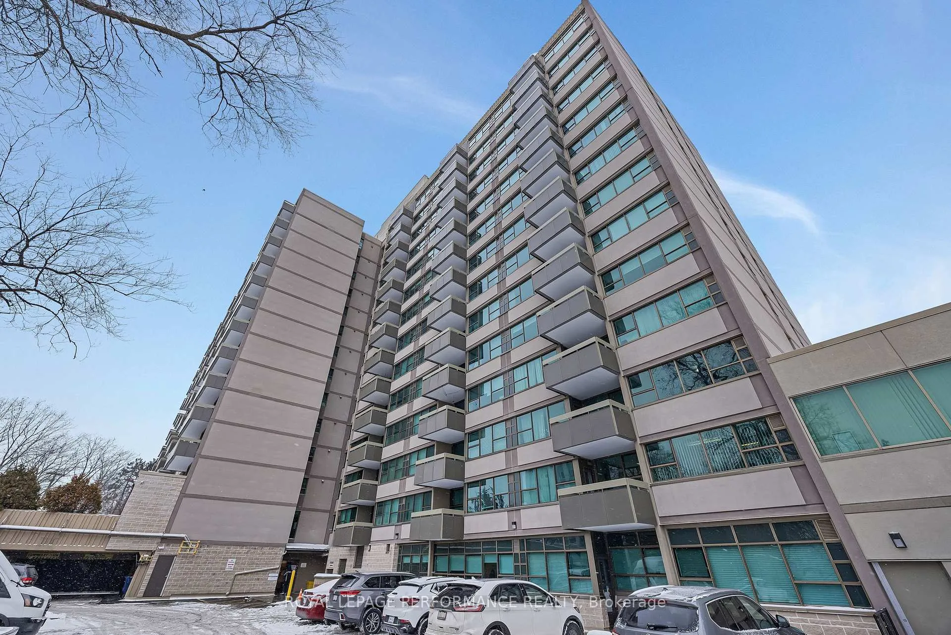Photo 2 of Unit 303, 555 Brittany Drive, Ottawa, Viscount Alexander Park — HOMEH