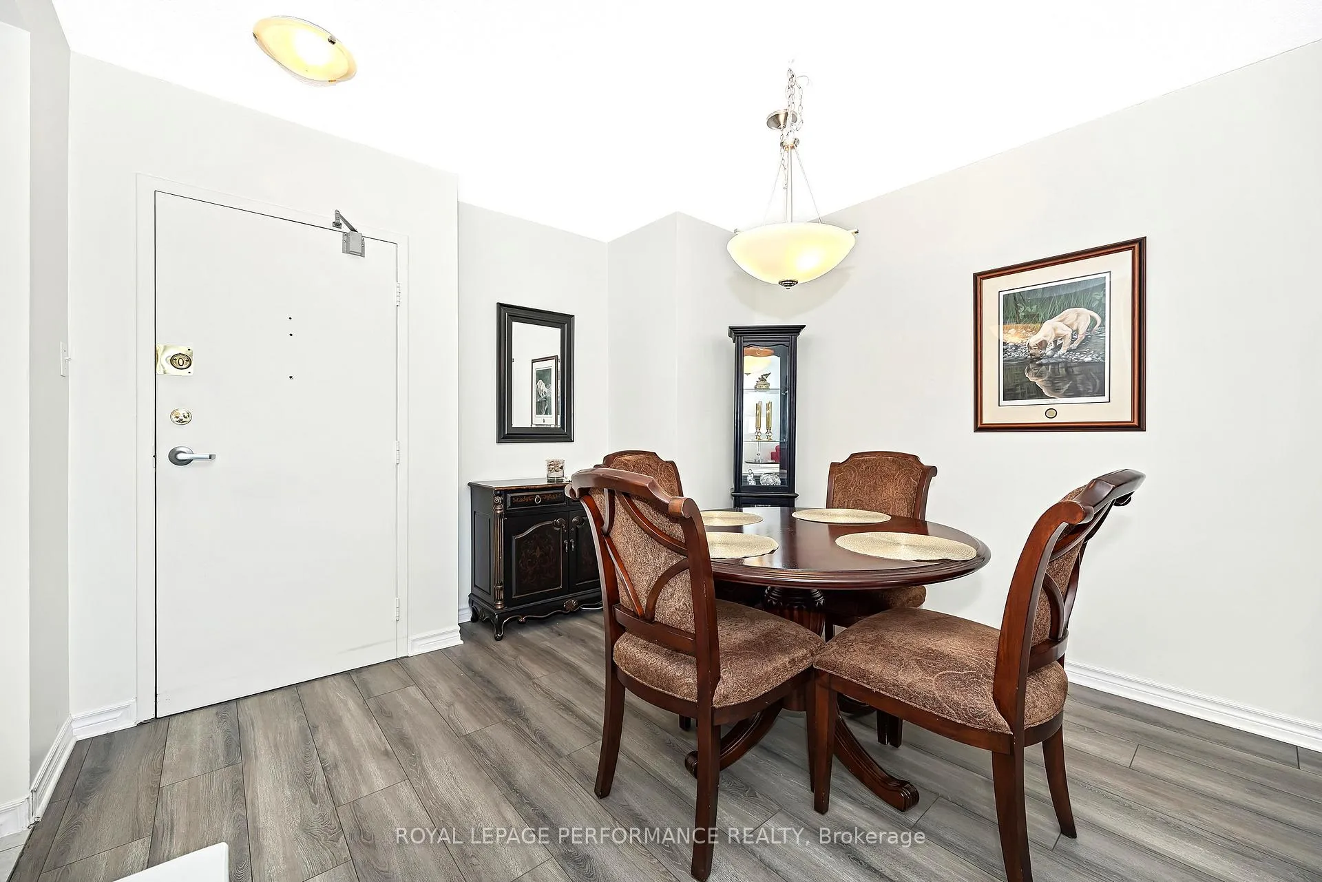 Photo 9 of Unit 303, 555 Brittany Drive, Ottawa, Viscount Alexander Park — HOMEH