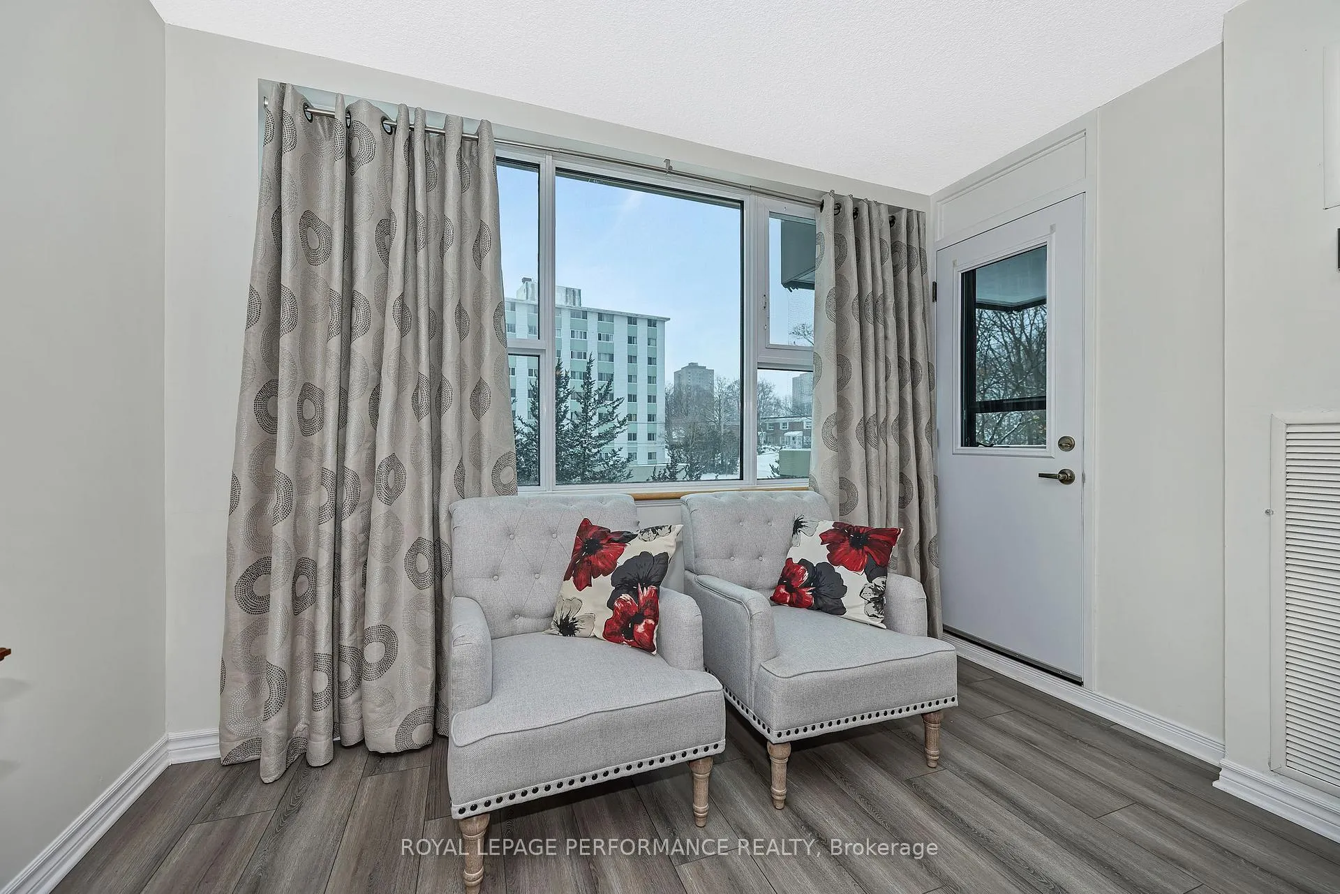 Photo 14 of Unit 303, 555 Brittany Drive, Ottawa, Viscount Alexander Park — HOMEH