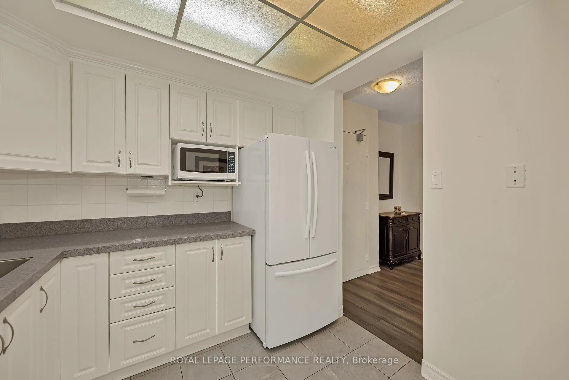 Photo 17 of Unit 303, 555 Brittany Drive, Ottawa, Viscount Alexander Park — HOMEH