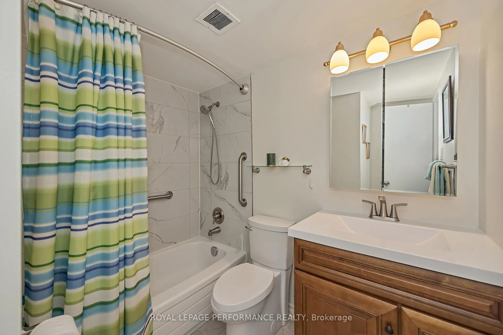 Photo 23 of Unit 303, 555 Brittany Drive, Ottawa, Viscount Alexander Park — HOMEH