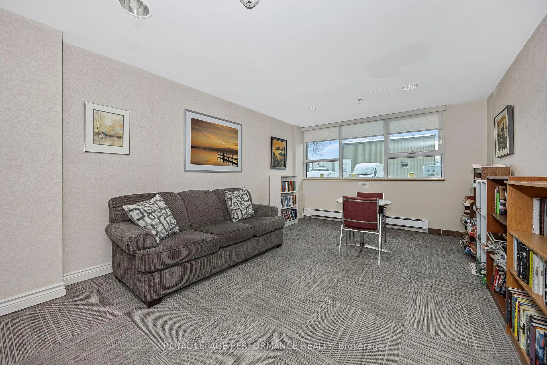 Photo 31 of Unit 303, 555 Brittany Drive, Ottawa, Viscount Alexander Park — HOMEH