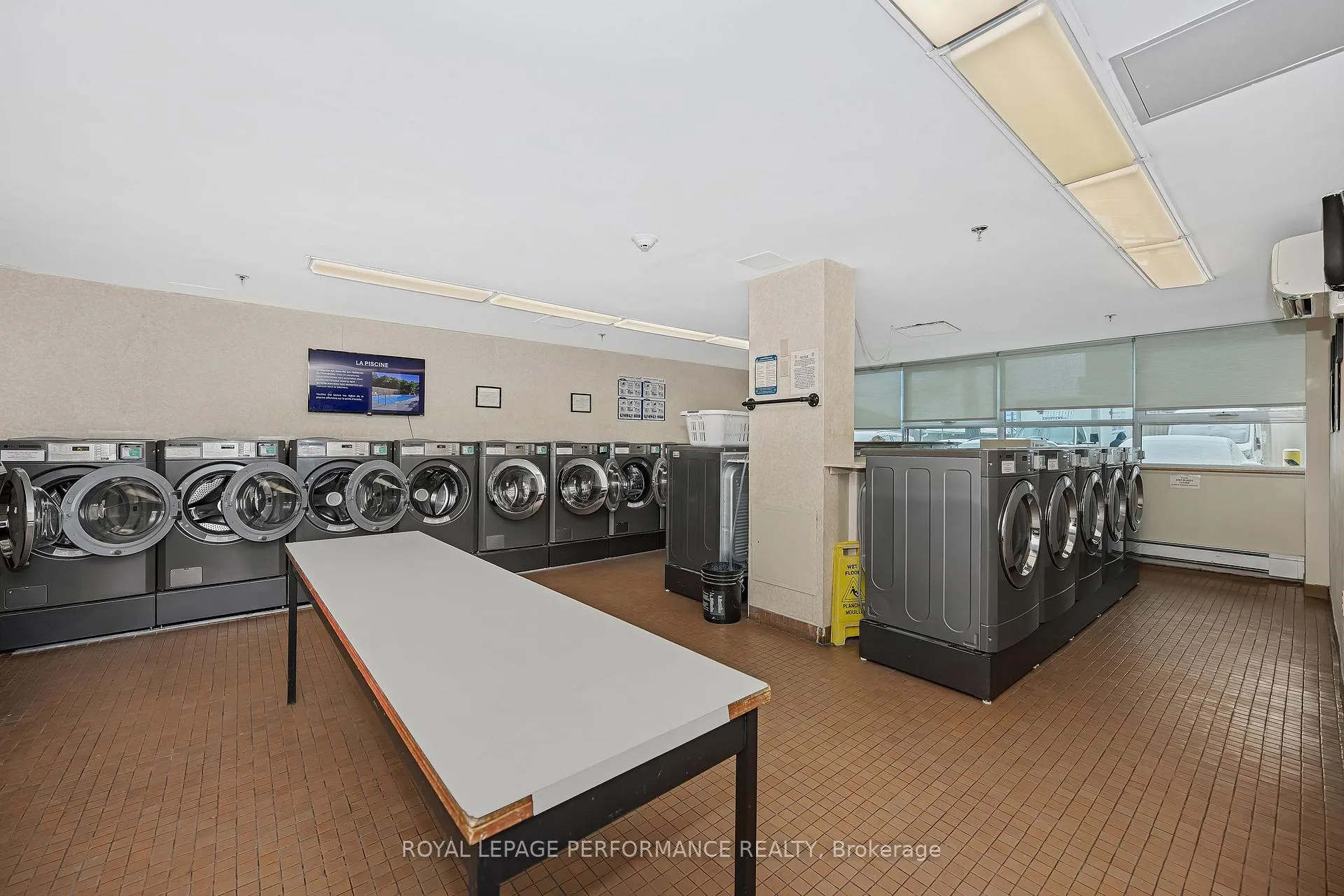 Photo 32 of Unit 303, 555 Brittany Drive, Ottawa, Viscount Alexander Park — HOMEH