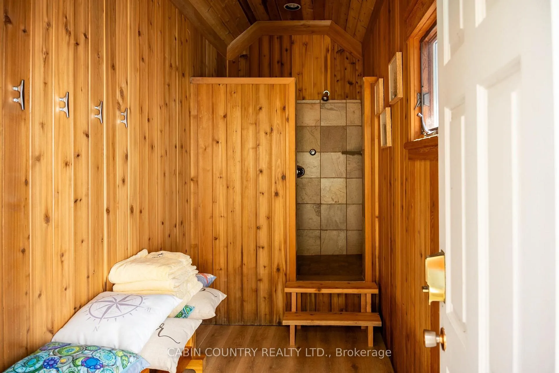 Photo 21 of 295P Rogers Island, Kenora Remote Area, Lake of the Woods North — HOMEH