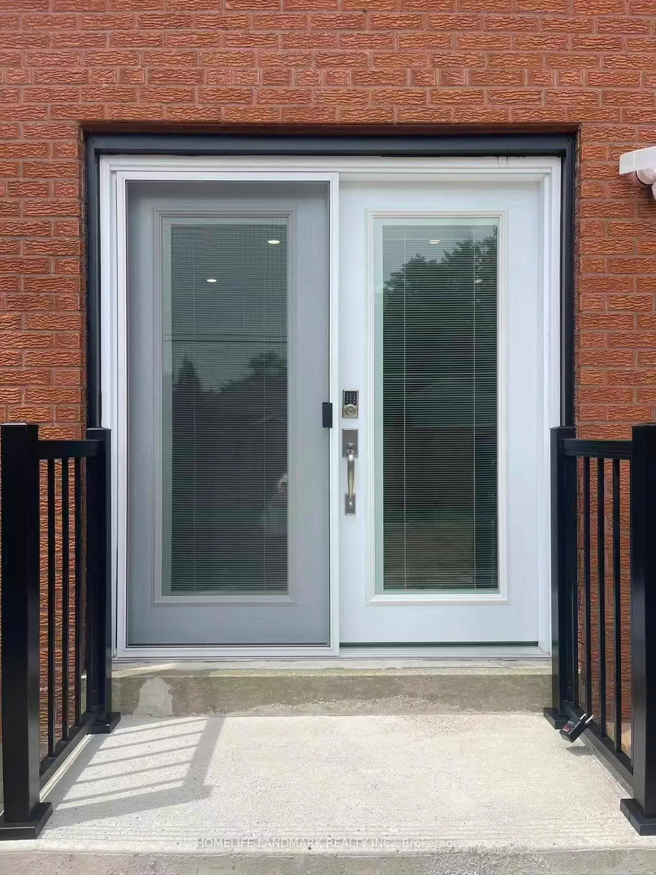 Front of Unit Unit 2, 17 Rosemeade Avenue