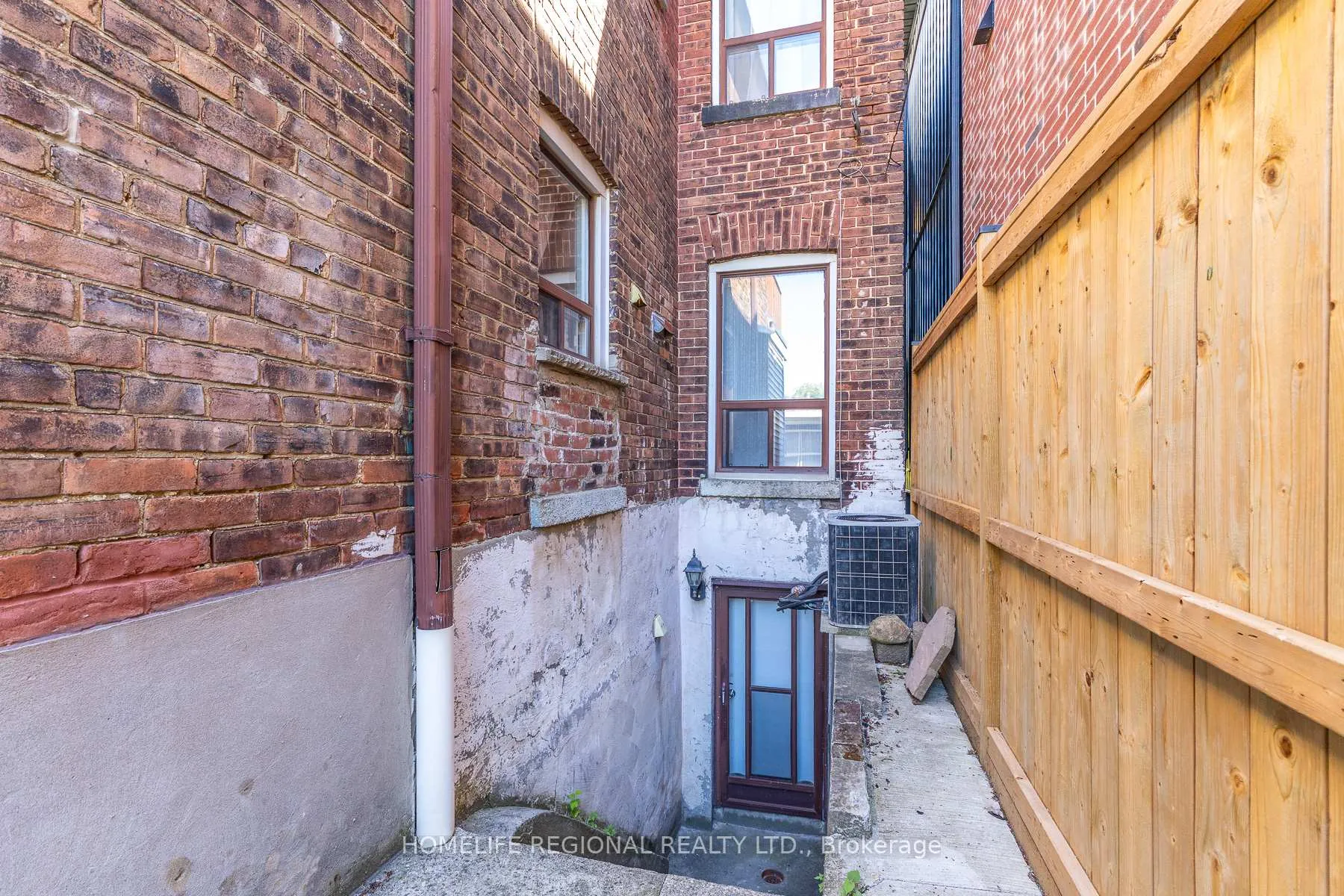 Photo 44 of 122 Emerson Avenue, Toronto, Dovercourt-Wallace Emerson-Junction — HOMEH