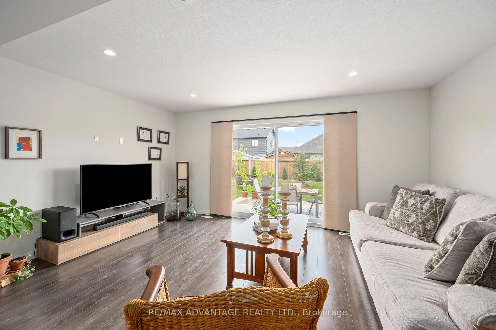 Photo 7 of 377 Beech Street, Lucan Biddulph, Lucan — HOMEH
