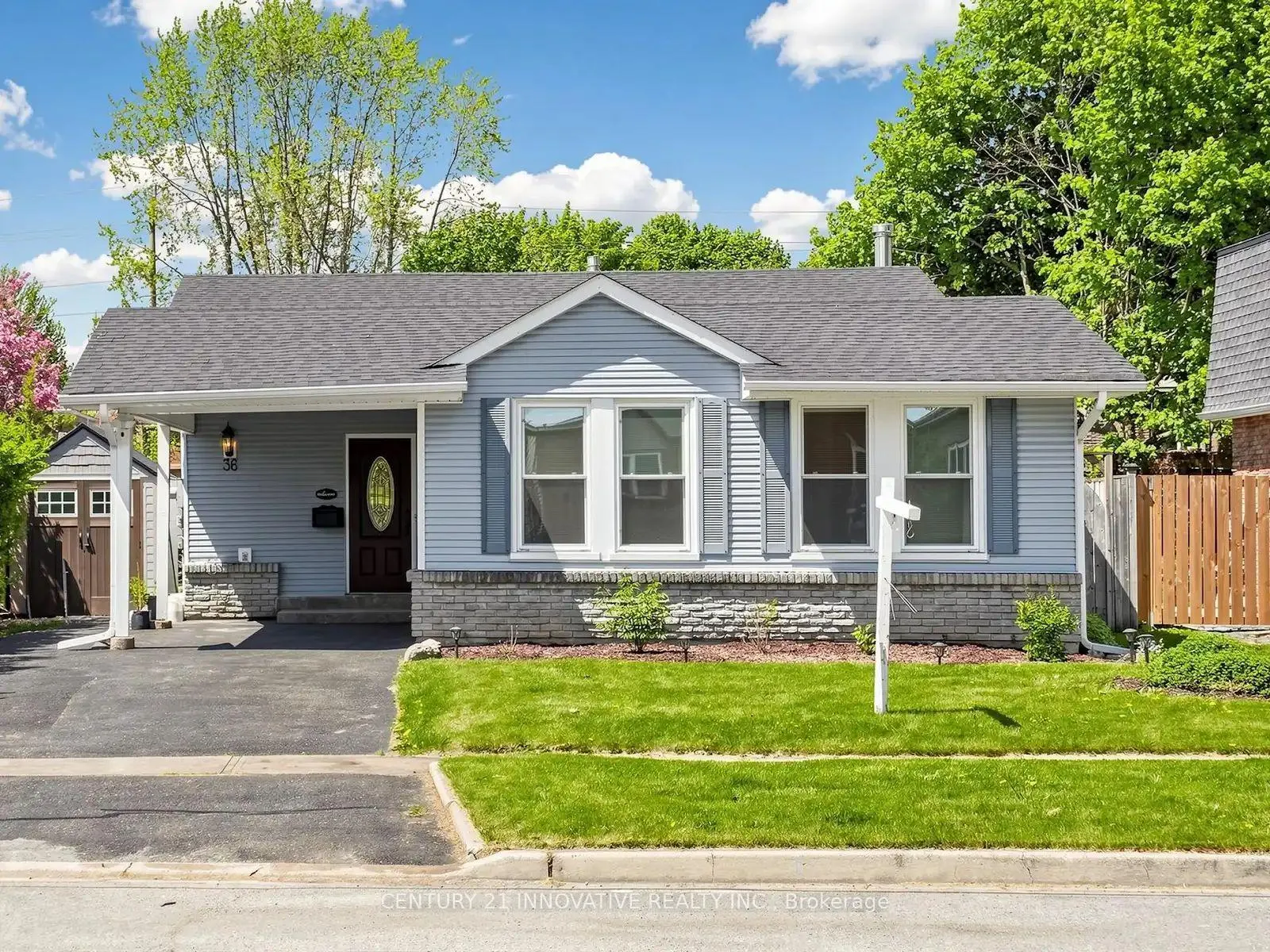 Photo 3 of 36 Deerpark Crescent, Clarington, Bowmanville — HOMEH
