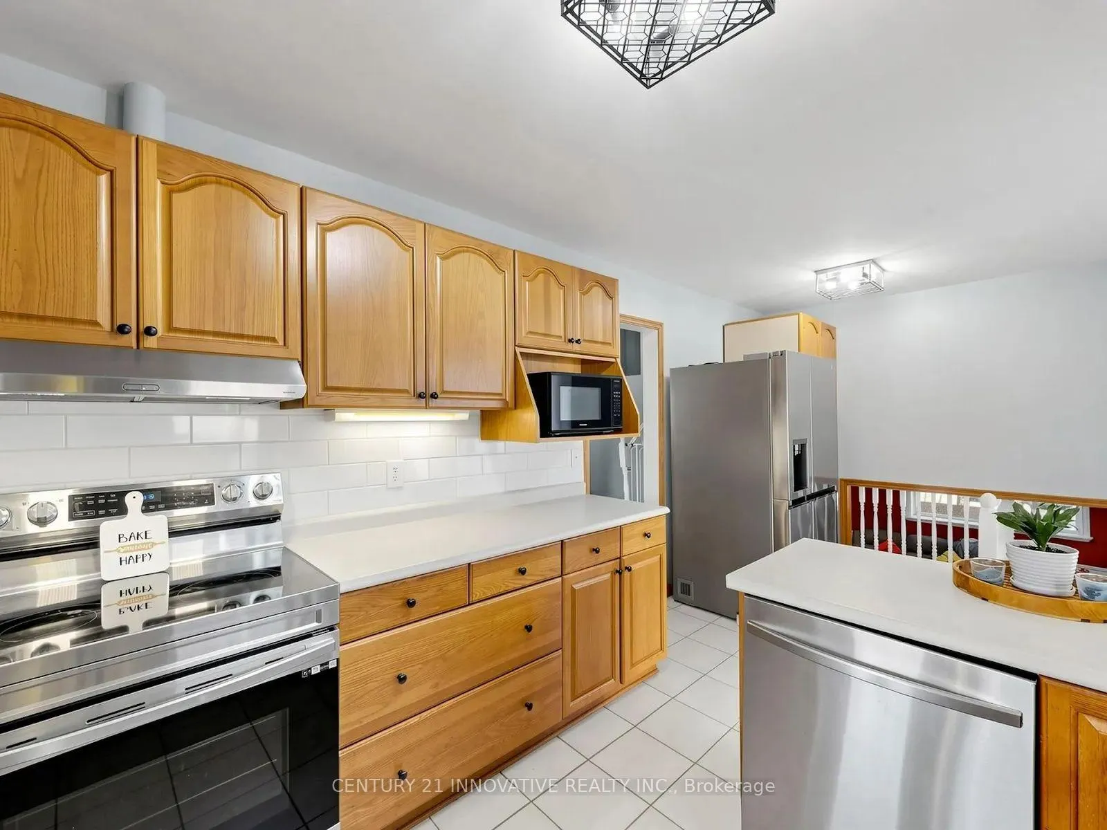 Photo 12 of 36 Deerpark Crescent, Clarington, Bowmanville — HOMEH