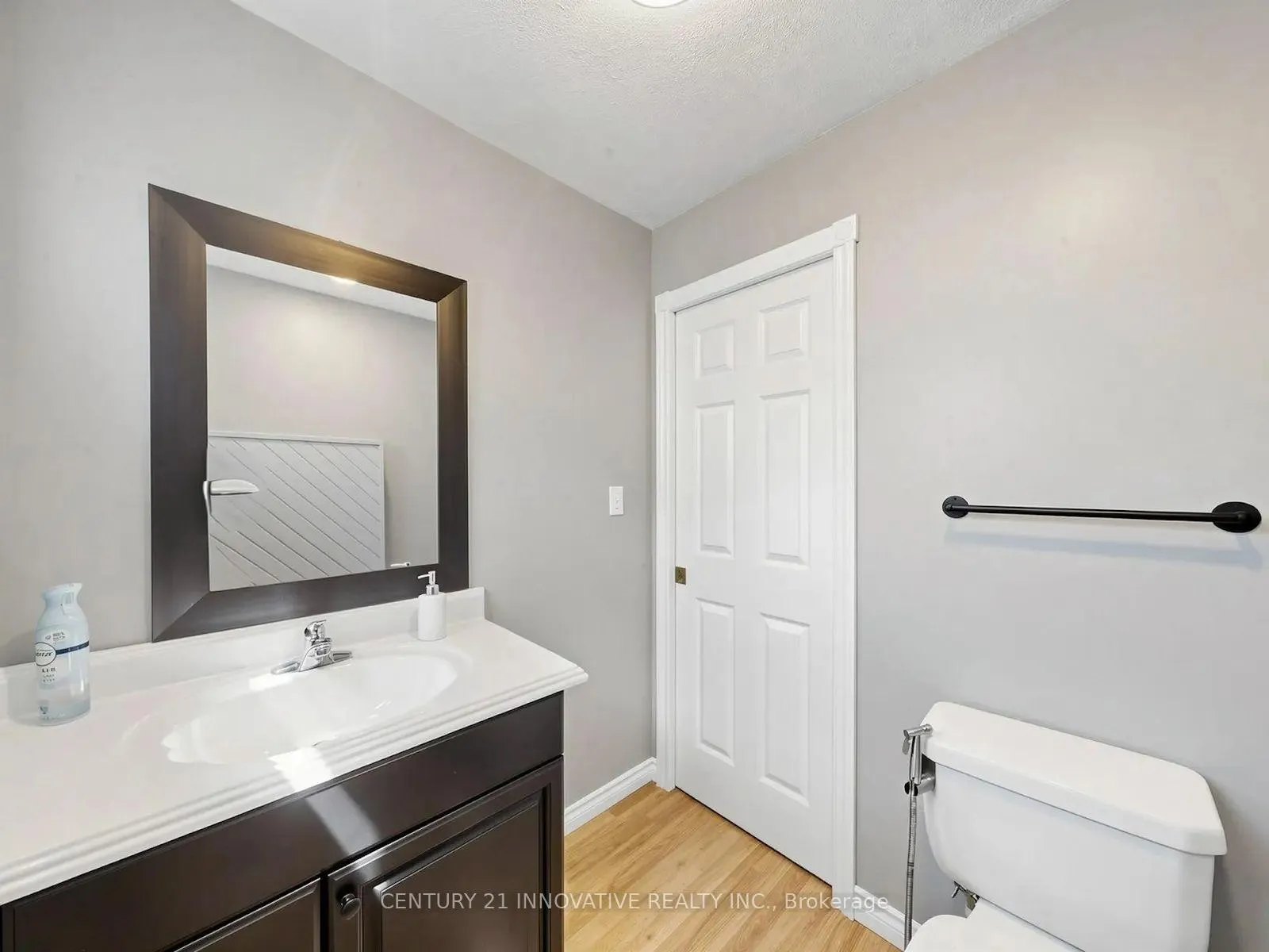 Photo 17 of 36 Deerpark Crescent, Clarington, Bowmanville — HOMEH