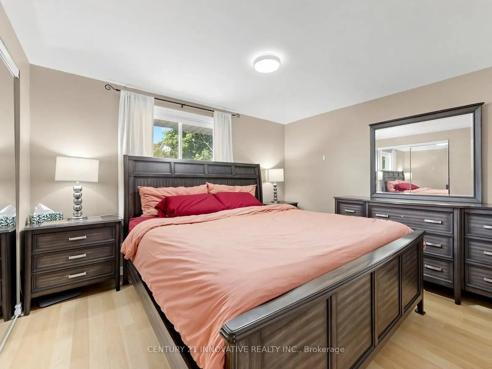 Photo 18 of 36 Deerpark Crescent, Clarington, Bowmanville — HOMEH
