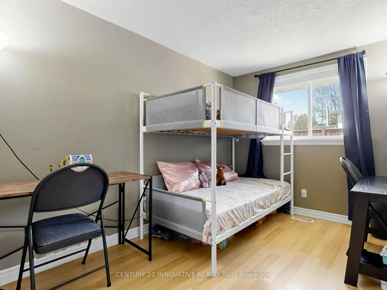 Photo 20 of 36 Deerpark Crescent, Clarington, Bowmanville — HOMEH