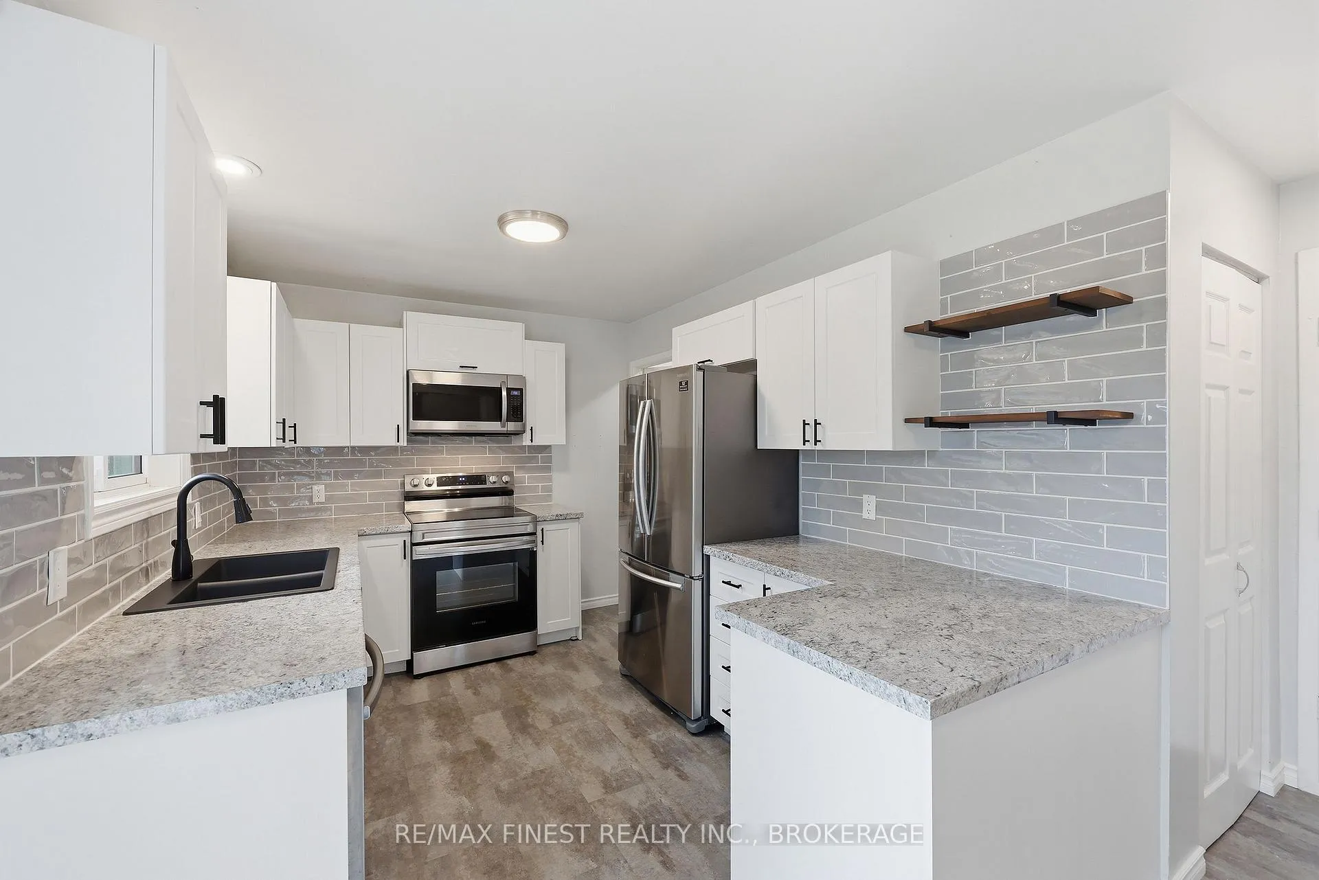 Photo 3 of 114 Joyce Street, Kingston, Rideau — HOMEH