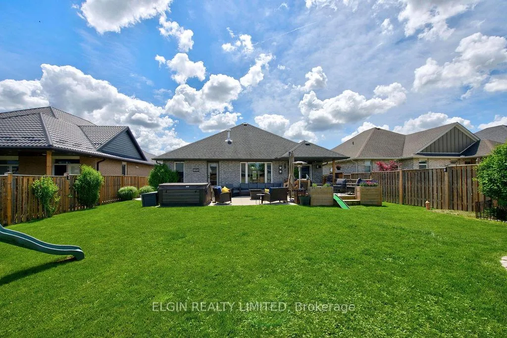 Photo 34 of 40 Glengariff Drive, Southwold, Talbotville — HOMEH