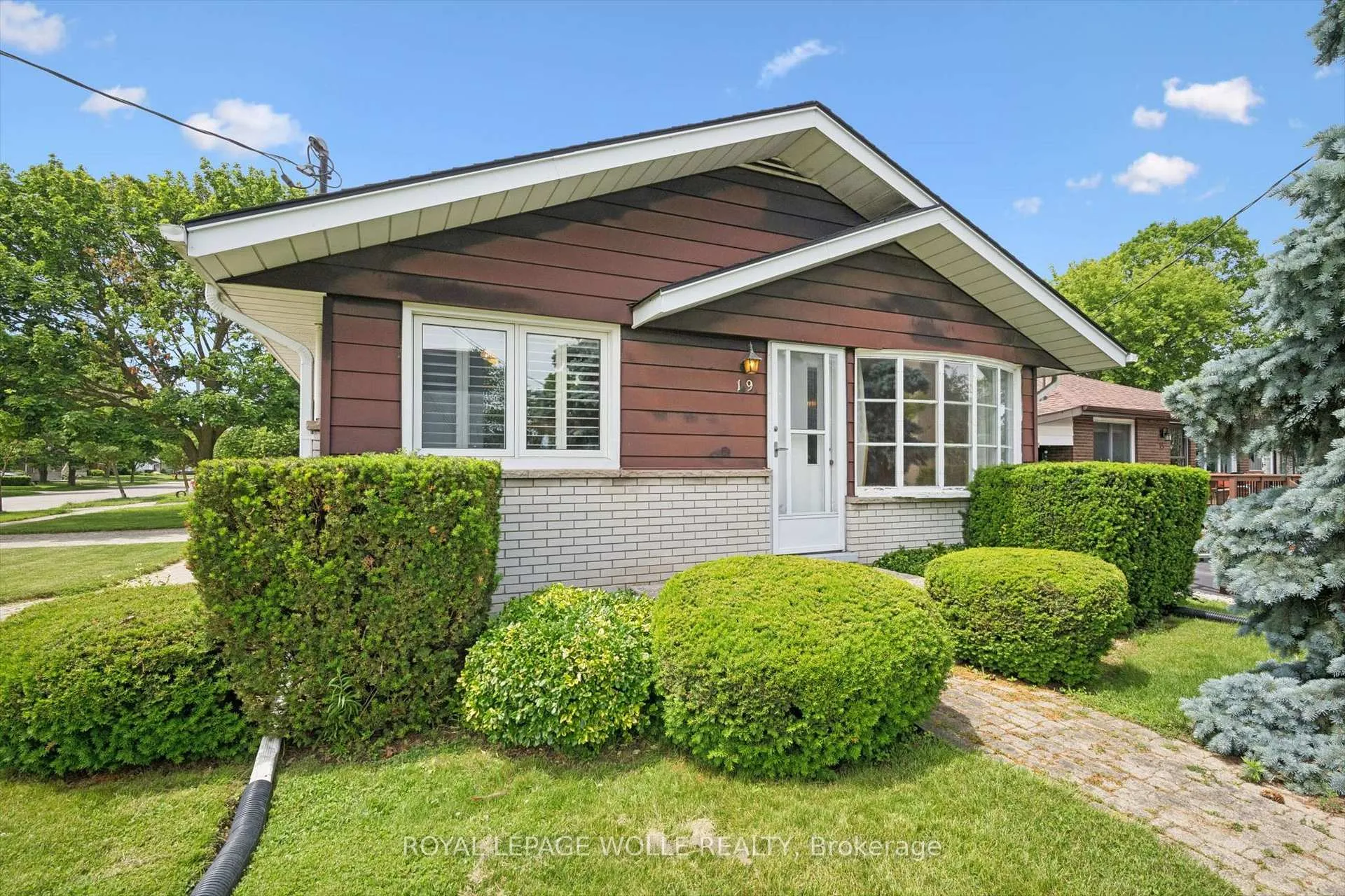 Photo 2 of 19 Weichel Street, Kitchener — HOMEH