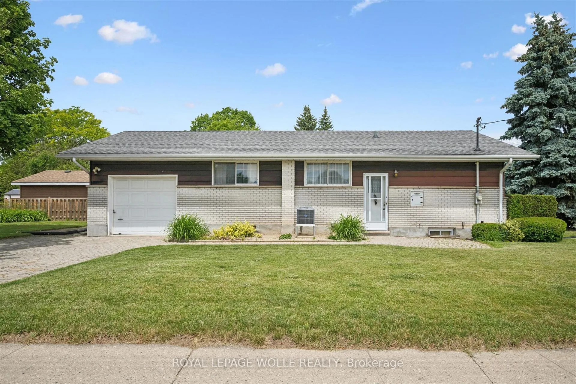 Photo 5 of 19 Weichel Street, Kitchener — HOMEH