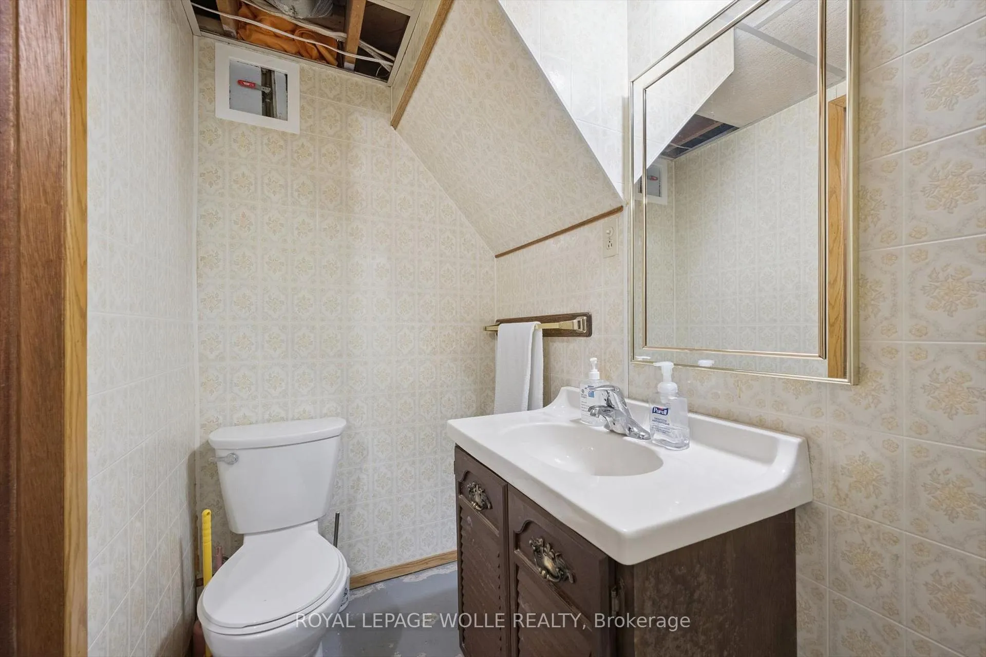 Photo 35 of 19 Weichel Street, Kitchener — HOMEH