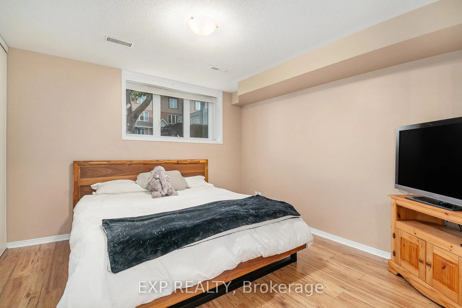 Photo 17 of 74 Lakepointe Drive, Ottawa, Avalon East — HOMEH