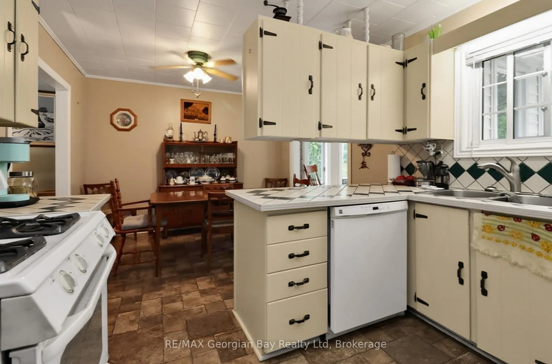 Photo 9 of 511 Camilla Street, Tay, Port McNicoll — HOMEH