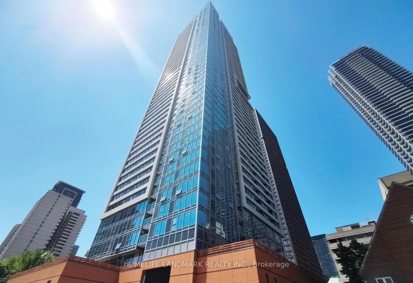 Front of Unit 1805, 609 Sherbourne Street