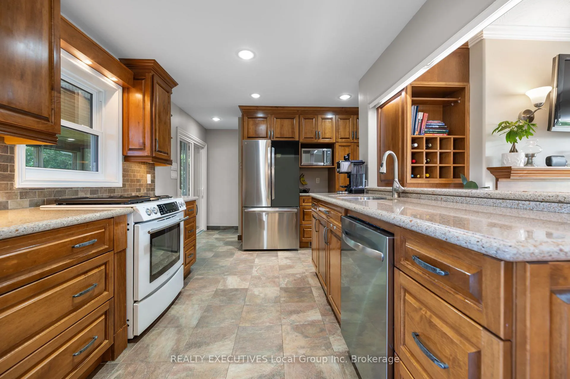 Photo 4 of 1452 Pinegrove Crescent, North Bay, West End — HOMEH